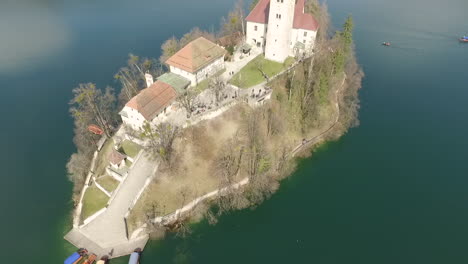 Aerial-View-of-the-island-with-small-church-located-in-the-middle-of-the-Lake-Bled,-Slovenia
