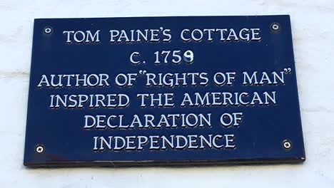 Gedenktafel-An-Der-Hütte-In-Sandwich,-Kent,-Großbritannien-Von-Tom-Paine,-Autor-Von-„Rights-Of-Man“,-Das-Die-Amerikanische-Unabhängigkeitserklärung-Inspirierte