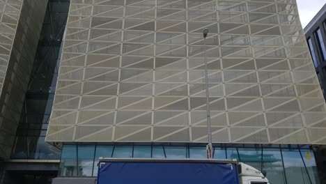 Panning-shot-of-the-entrance-Anglo-Irish-Bank-HQ