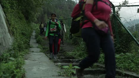 Himalaya-Bergsteiger-Eines-Bergsteiger-Ausbildungsinstituts-Auf-Dem-Weg-Zum-Trail