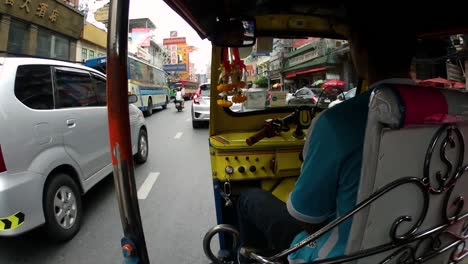 Das-Tuk-Tuk-Ist-Ein-Berühmtes-Fahrzeug-Zum-Pendeln-Und-Touren-Durch-Bangkok-Und-Wird-Hauptsächlich-In-Touristischen-Gebieten-Und-In-Der-Provinz-Gesehen