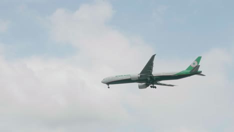 Eva-Air-Boeing-777-35E-B-16711-Nähert-Sich-Vor-Der-Landung-Dem-Flughafen-Suvarnabhumi-In-Bangkok-In-Thailand