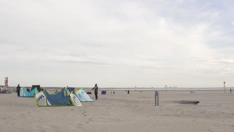 Kitesurfer-checking-their-Equipment-on-Ijmuiden-Beach-next-to-Amsterdam