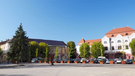 Panning-shot-of-Millennium-square-in-Baia-Mare,-Romania