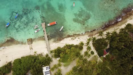 San-Andrés,-San-Andrés,-Johnny-Cay-Beach,-Colombia,-Mar-Caribe-Por-Drone