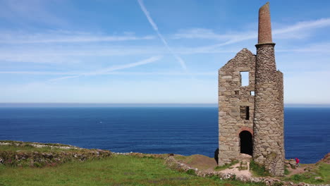 Tourists-at-Poldark-famous-tin-and-copper-mine-location-known-as-wheal-leisure