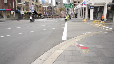 Hyperlapse-Des-Starts-Der-Gesetzten-Roten-Läufer-Beim-Aufstieg-Auf-Die-William-Street-City2surf-2019,-Präsentiert-Von-Westpac