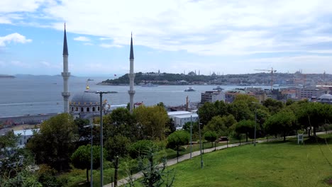 Lapso-De-Tiempo:-Vista-Del-Paisaje-De-Verano-De-La-Ciudad-De-Estambul,-El-Bósforo-Y-El-Lado-De-Europa-En-Estambul,-Turquía