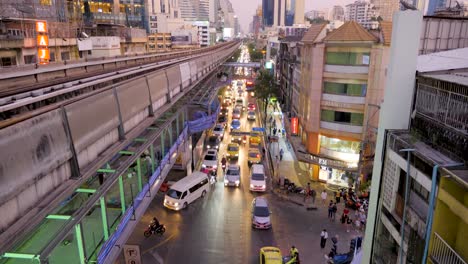 nighttime-traffic-in-bangkok-city