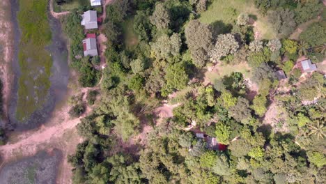 Vista-De-Drones-Del-Bosque-Y-La-Tierra-Del-Campo-Camboyano