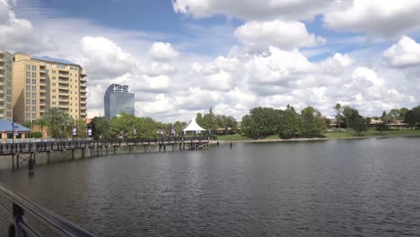 Hermoso-Parque-Y-Lagos-En-La-Parte-Alta-De-Altamonte-Springs-Florida-Con-Pasarelas