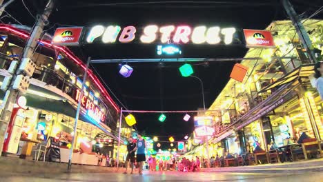 Timelapse-of-the-Entrance-to-Pub-Street-at-Night