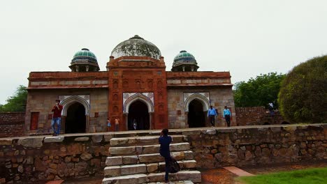 Humayuns-Grab-Wurde-1570-Erbaut-Und-Ist-Von-Besonderer-Kultureller-Bedeutung,-Da-Es-Das-Erste-Gartengrab-Auf-Dem-Indischen-Subkontinent-War