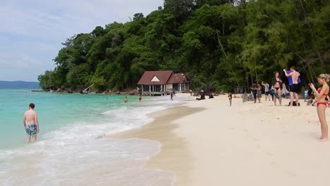 The-beach-of-Bamboo-island
