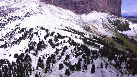 Revealing-shot-towards-the-snow-capped-Sasso-Lungo-in-the-italian-alps