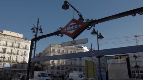 Sol-Metro-Station-Sign-In-Puerta-De-Sol,-Madrid