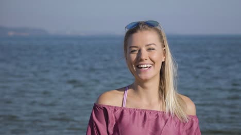 Warm-and-genuine-smile-on-a-pretty-blonde-woman-at-the-beach