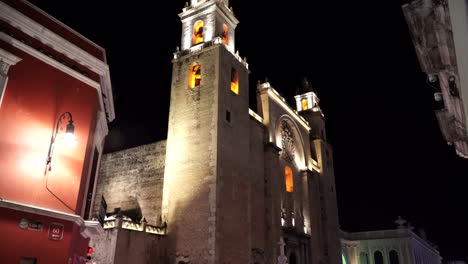 Catedral-De-Merida-En-La-Noche,-Mexico