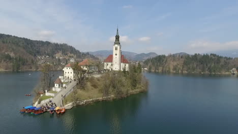 Aerial-View-of-the-island-with-small-church-located-in-the-middle-of-the-Lake-Bled,-Slovenia
