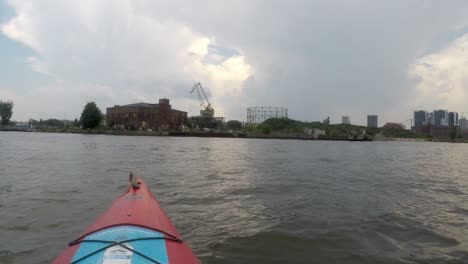 Casco-Antiguo-De-Gdańsk-Visto-Desde-Un-Kayak