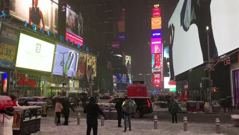 Snow-chaos-in-Times-Square,-New-York