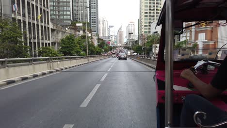 Paseo-En-Tuk-Tuk-Por-La-Ciudad-De-Bangkok