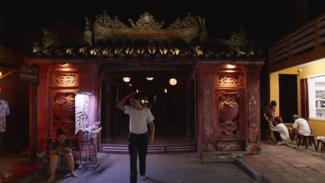 A-nighttime-shot-of-the-famous-pedestrian-Japanese-Bridge-in-the-city-of-Hoi-An,-Vietnam