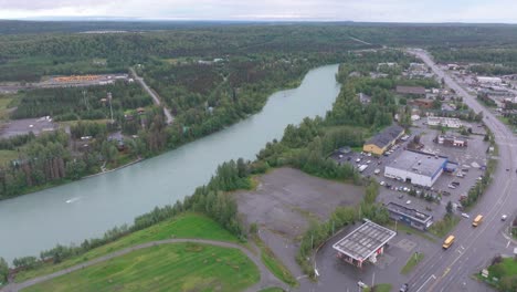 Aerial-footage-of-the-Kenai-River-in-Soldotna,-Alaska