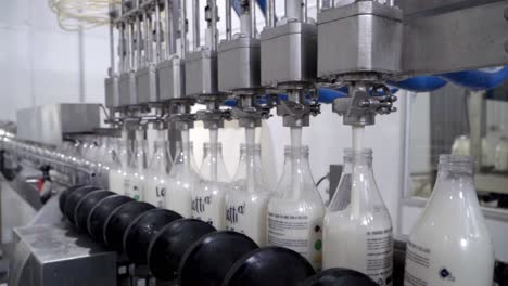 Embotelladora-De-Leche:-Proceso-De-Llenado-De-Botellas-De-Vidrio