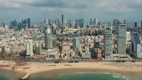 Drone-Shot-Tel-Aviv-Paisaje-Urbano-Verano-Rascacielos-Puesta-En-Marcha-Nación-Israel-Tecnología-Urbana-Ciudad-Desde-Arriba