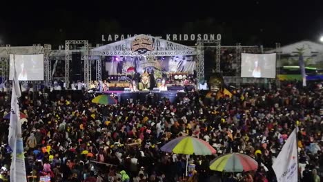 Crowd-of-music-concert-to-celebrates-the-anniversary-of-city,-Blora,-Jawa-tengah