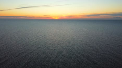 Sonnenuntergang-über-Der-Nordsee-Drohnenaufnahme-4k