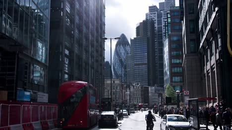 London,-England--September-29-2021:-Buses-and-cyclists-travelling-along-Liverpool-Street,-in-the-heart-of-the-financial-district-in-the-City-of-London,-near-Liverpool-street-train-station