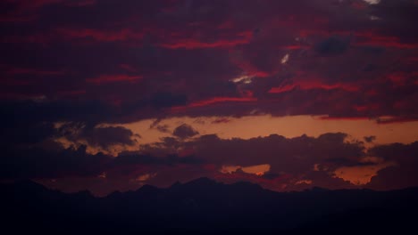 Time-lapse-of-burning-sky-over-the-Rocky-Mountains
