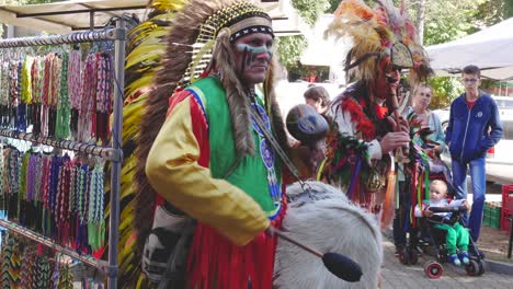 Musicos-Invitados-De-Peru-En-El-Festival-De-La-Calabaza-En-Selievo,-Bulgaria