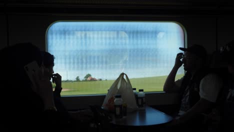 Aufnahmen-Einer-Landschaft-Während-Einer-Zugfahrt-In-Dänemark