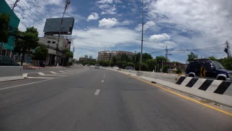 Este-Es-Un-Lapso-De-Tiempo-Con-Una-Cámara-De-Acción-Montada-Frente-Al-Camión,-Conduciendo-De-Pranburi-A-Hua-Hin-Y-De-Hua-Hin-A-Bangkok-En-Phet-Kasem-Road