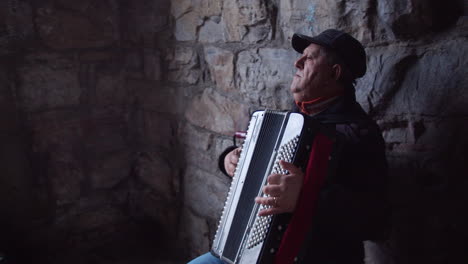 Passionate-middle-age-accordion-street-player-in-Italian-town-Bergamo,-Hand-held-medium-shot