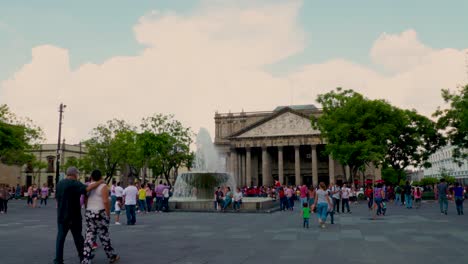 Vista-Del-Teatro-Degollado-En-Guadalajara,-México