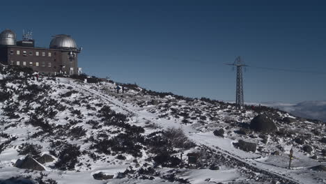 Pan-Desde-El-Observatorio-Skalnate-Pleso-Hasta-Las-Nubes-Distantes-Debajo