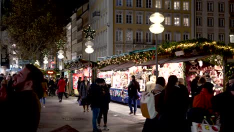 Timelapse-Del-Stand-Del-Mercado-Navideño-En-El-Llamado-&quot;chrsitkindlmarket&quot;-En-Munich-Marienplatz