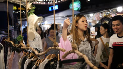 Local-Thai-people-shopping-in-open-market-Thailand-Bangkok,-Ratchada