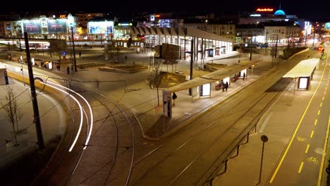 Video-De-Lapso-De-Tiempo-De-Hungría,-Budapest,-Plaza-Szell-Kalman-En-La-Noche