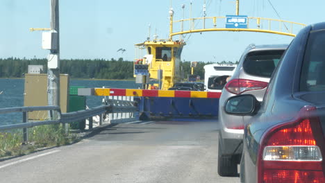 Transporte-De-Automóviles-En-Ferry-En-Finlandia