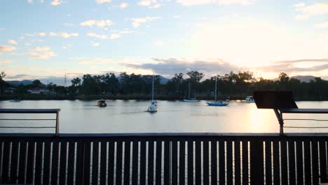Ruhiger-Park-Am-Flussufer,-Rockhampton---Sonnenaufgang