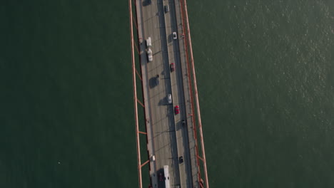 Vogelperspektive-Von-Oben-Nach-Unten-Auf-Die-Golden-Gate-Bridge