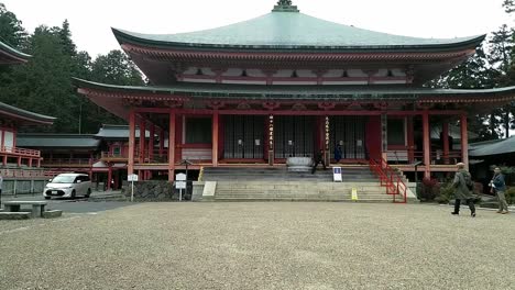 Red-shinto-temple-in-Nikko,-Japan
