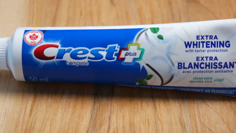 Toothpaste-Crest,-tooth-paste,-health,-dental,-hygiene,-paste-tube,-medicine,-medical-product,-healthcare,-commercial,-product