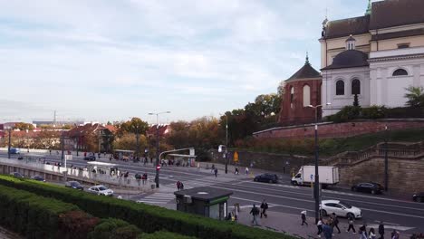 The-Road-DW629-in-downtown-of-Warsaw-city,-Poland-in-static-shot-with-crowds-of-people-and-heavy-traffic
