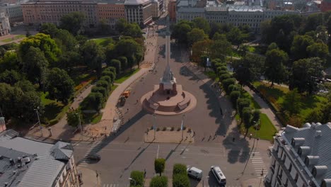 Corazón-De-Riga-Letonia-Libertad-Monumento-Atracción-Turística